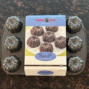 Nordic Ware Dark Gray 12-Cup Bundt Brownie Pan
